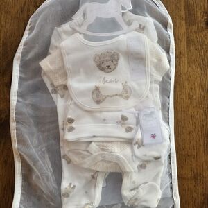 Rock-a-bye-baby Adorable Bear Print Baby Outfit Gifting 5 Piece Set